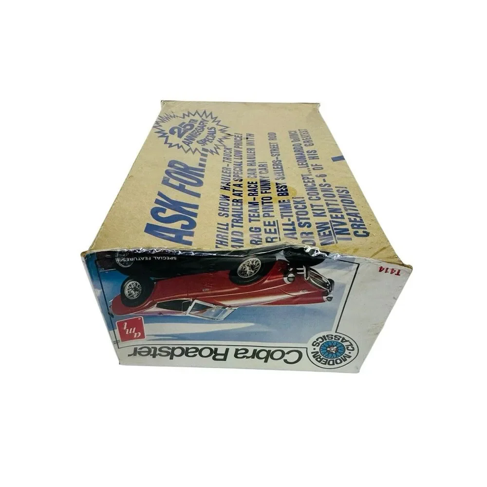 AMT Cobra Roadster Modern 1:25 Scale Classics Model Kit #T414 Factory Sealed NOS